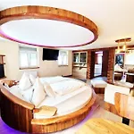 Luxus Romantik Mit Whirlpool Und Sauna *